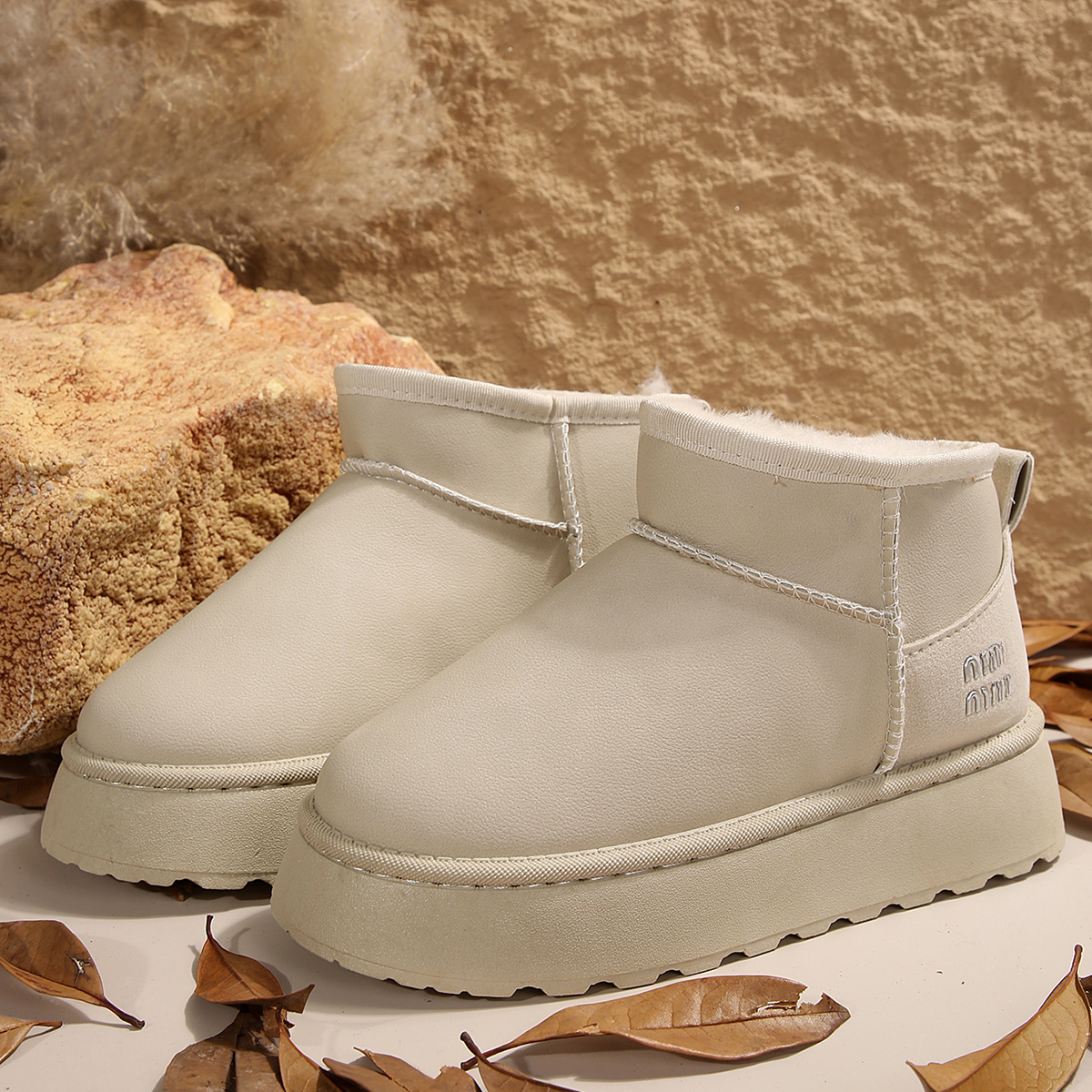 2025 New Designer Outdoor Snow Women's Thick Bottom Warm Plush Cotton Shoes Thickened Winter Women's Flat Shoes Anti Slip Botas Mujer