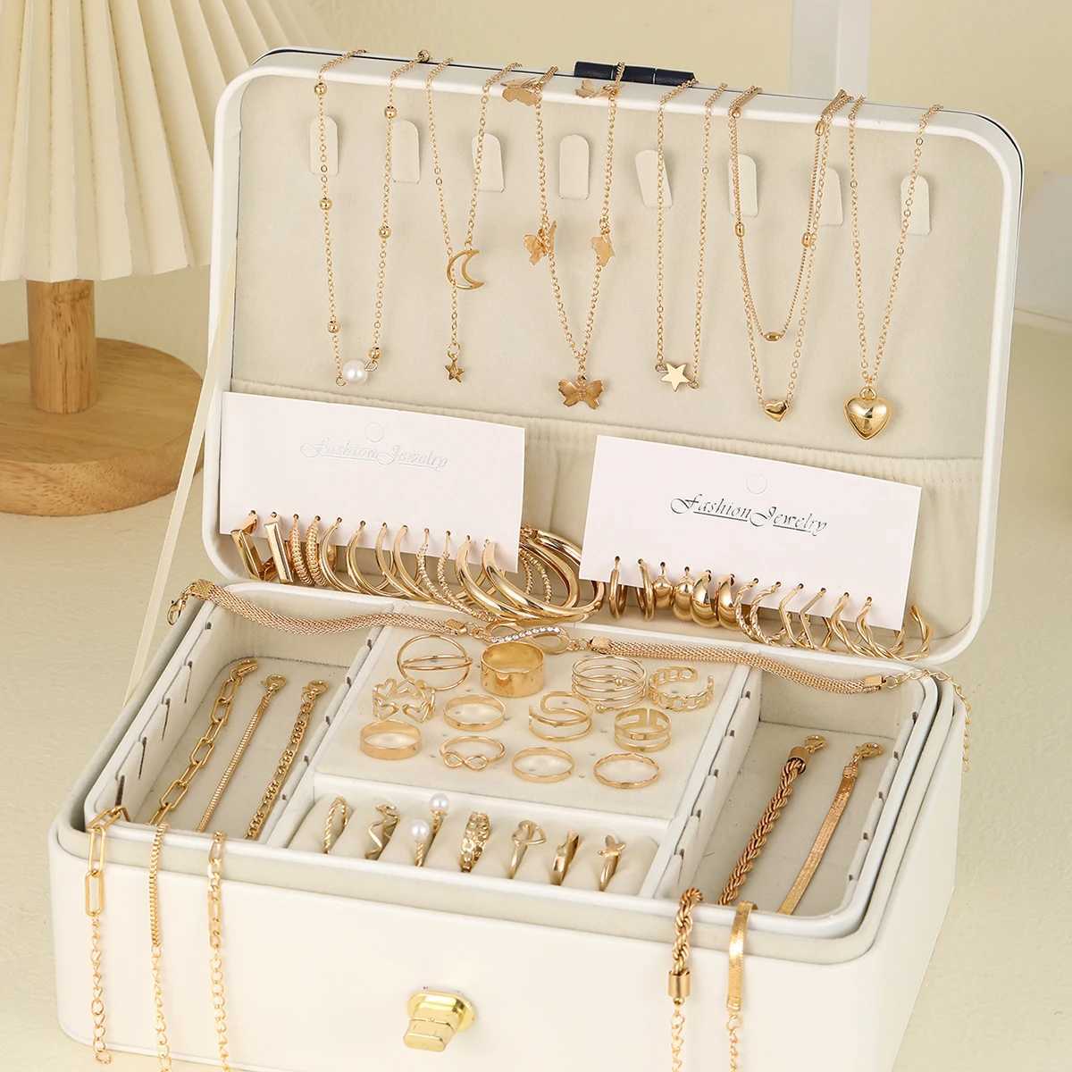Elegant retro chic jewelry set including pendant necklace twisted C-ring earrings gold ring bracelet daily set X241106