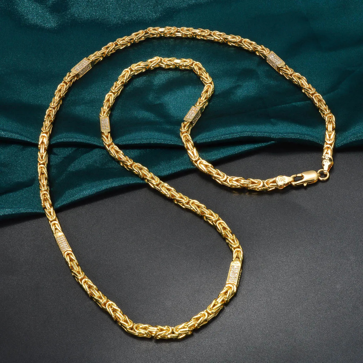 2024 geometric crystal necklace for women unique 18k gold-plated metal necklace with border necklace exquisite jewelry for women selling 241106