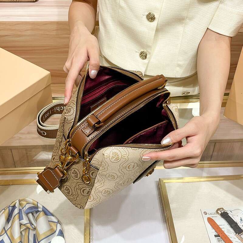 Designer Bag Women's Handbag Brand Handbag 2024 New Light Luxury High-End Designer Retro Large Capacity Crossbody Shoulder Bag