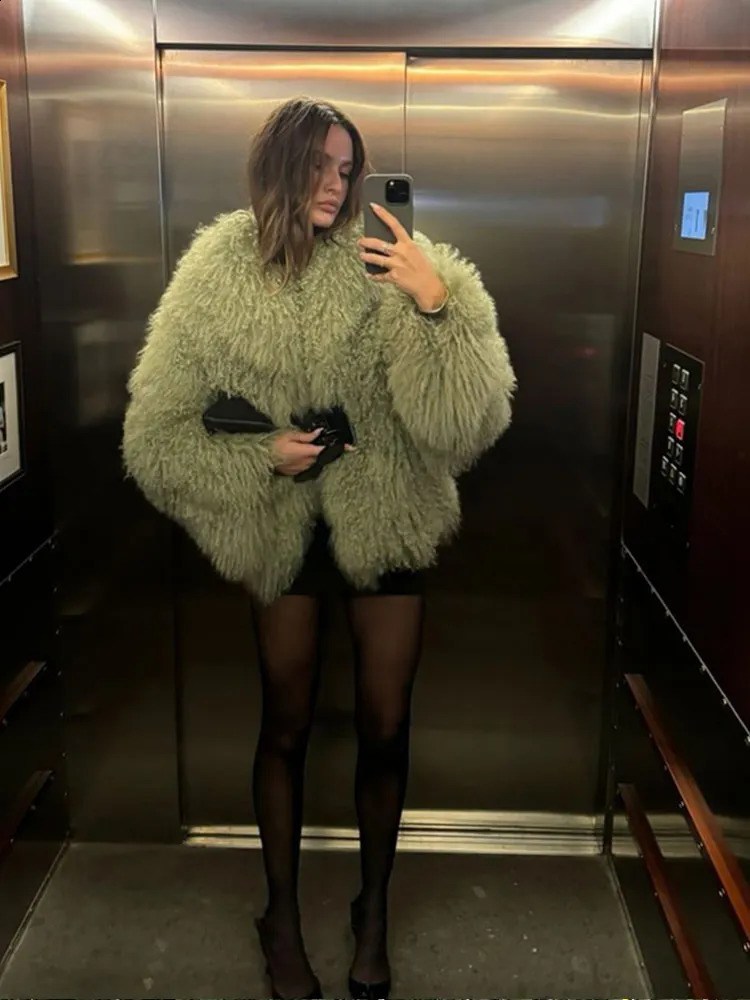 Oversize Green Faux Fur Short Jacket Coat Women Warm Thickened Fluffy Loose Long Sleeve Cardigan Winter Lady Street Outwear 241104