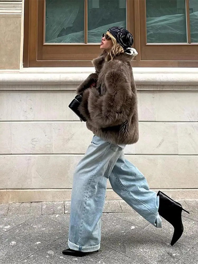 Lapel Brown Women Short Faux Fur Coat ious Fluffy Long Sleeve Warm Jacket Autumn Winter Lady Solid High Street Outwear 241104