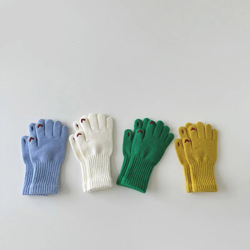 Love Heart Embroidered Childrens Gloves Autumn Winter 4-8 Year Old Boys and Girls Warm Five Finger Gloves Student Children Touchscreen Gloves 241106
