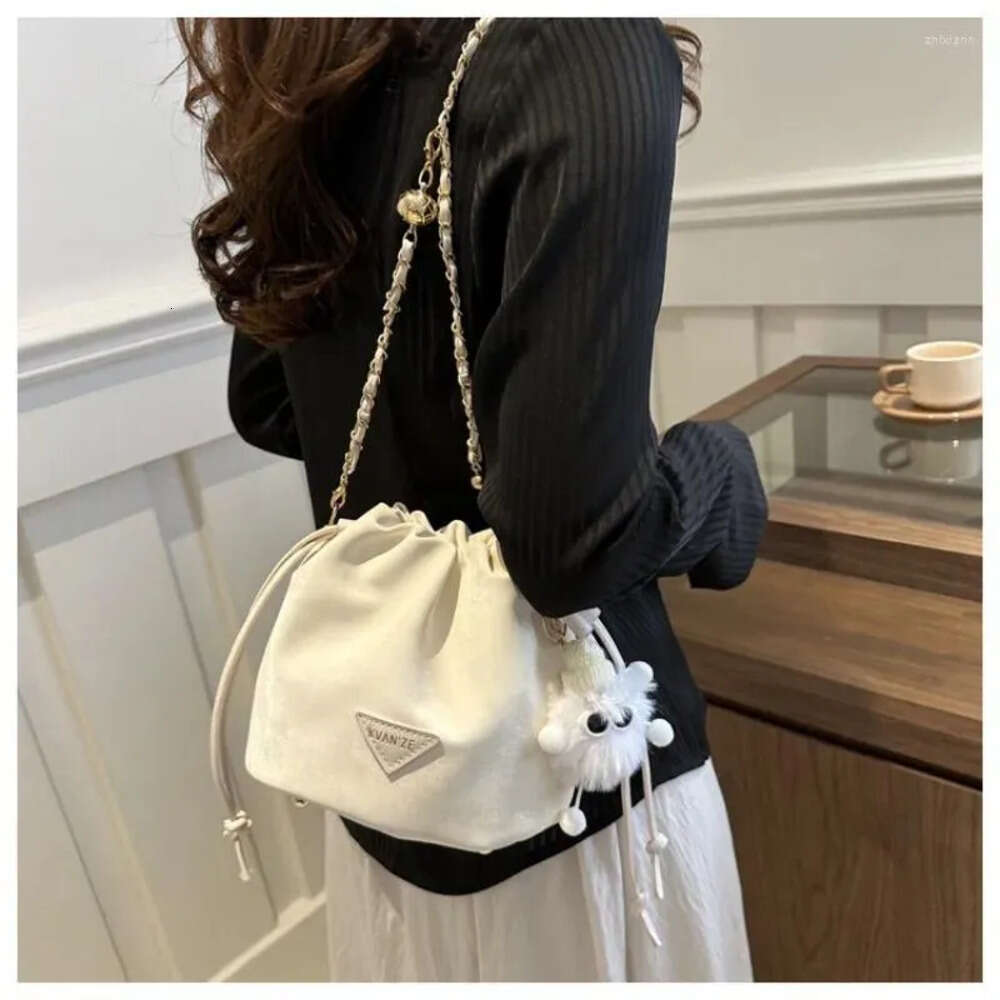 Shoulder Bags Fashion Design Small Women's Chain Crossbody Bag Drawn Western Style Water Bucket 7A90 5996