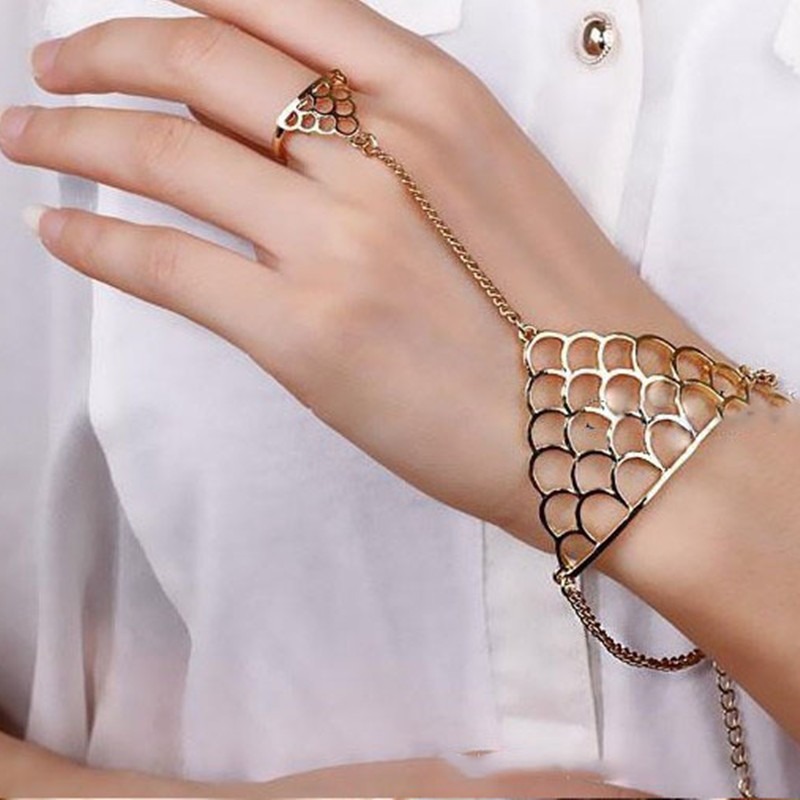 Creative Fashionable Simple European and American Hand Jewelry Women's Metal Fish Scales Finger Connected Multi-layer Hollow Integrated Chain Rin