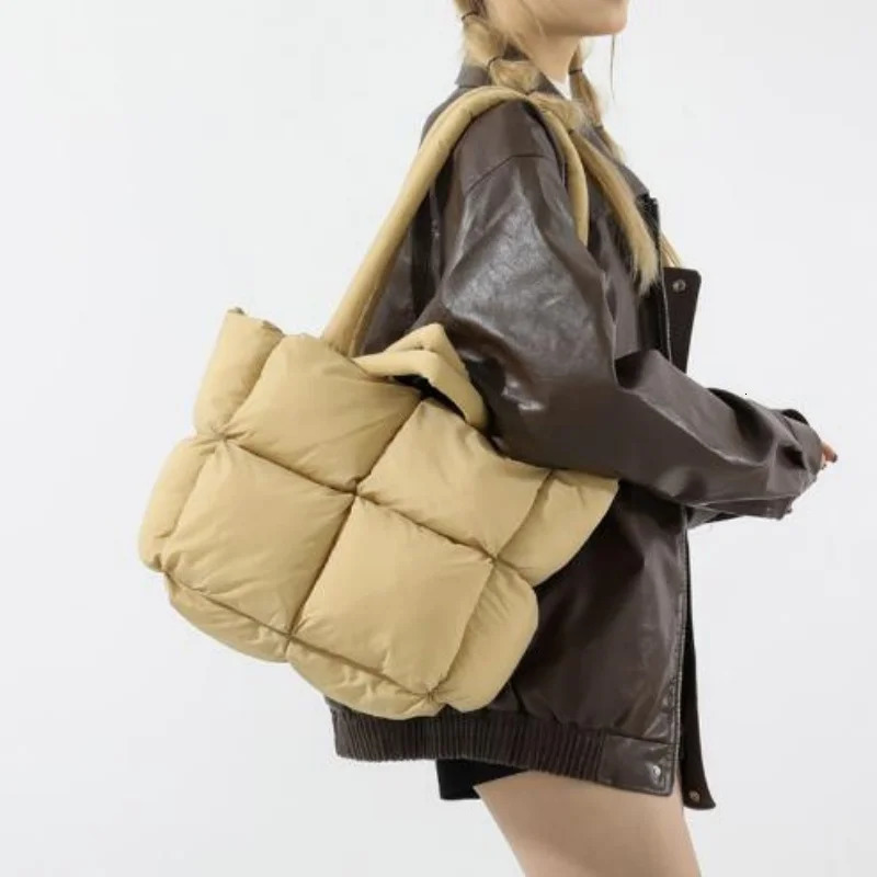 2024 Down Jacket Cotton Filled Space Handbag Soft Plaid Handheld Shoulder Bag241106