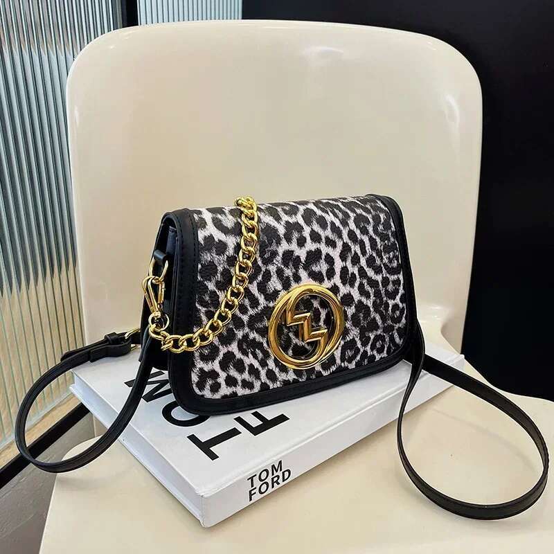 Designer Bag 2025 Fashion Women's Shoulder Bag, Travel Armpit Bag, Trendy Handbag, New Fashionable Women's Crossbody Bag