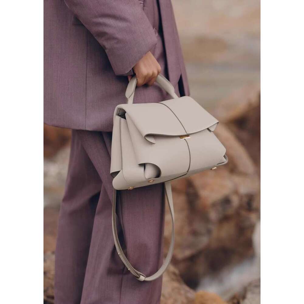 2024 New Cowhide Handbag, Fashionable Pleated Leather Shoulder Bag, French Casual High-Sensitivity Crossbody Bag