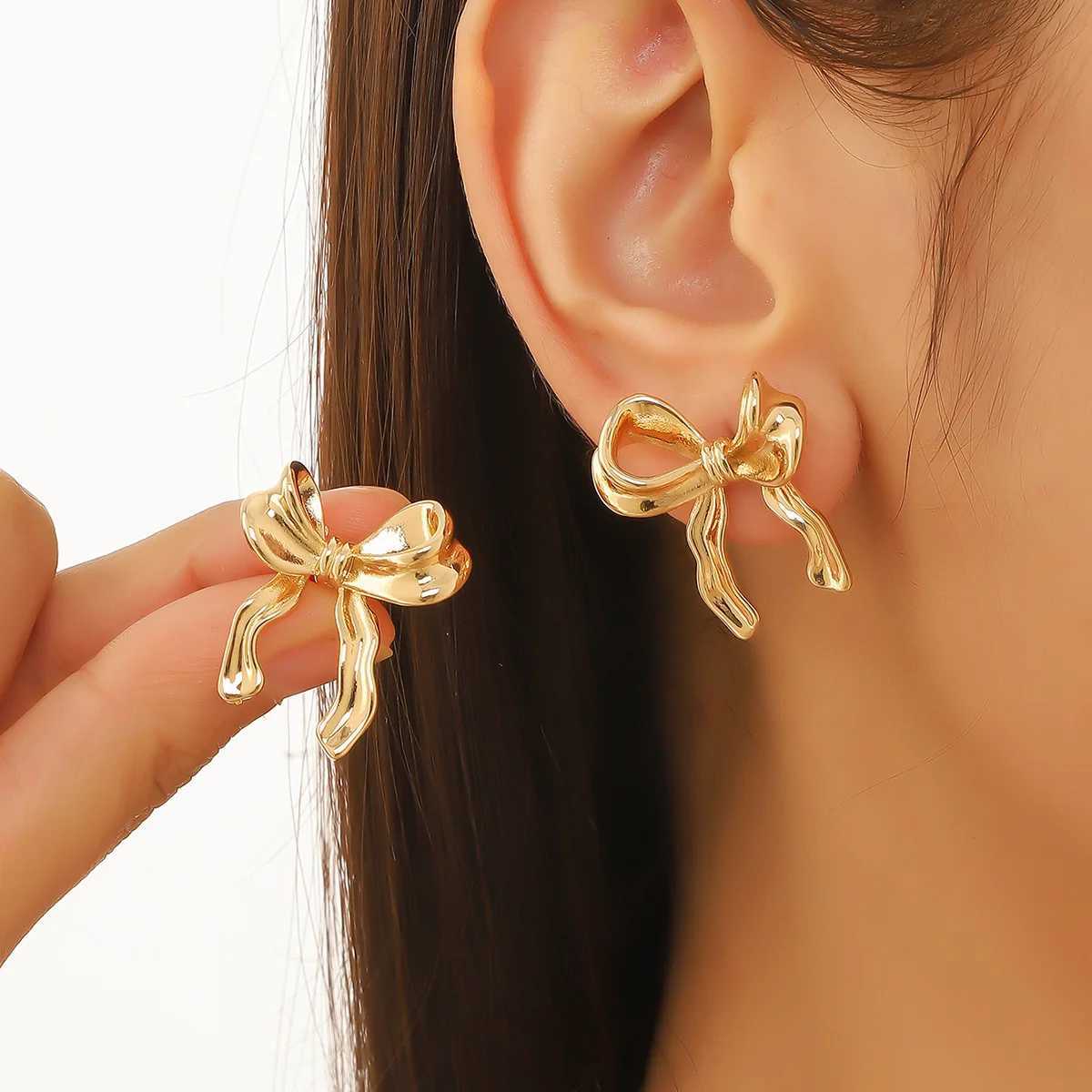 1 pair of stainless steel metal ribbon bow stud earrings suitable for warm girls 18K gold-plated cute statement perforated jewelry set X241106