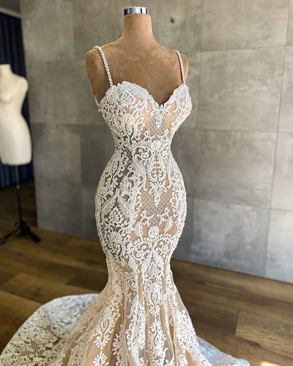 Elegant Lace Mermaid Wedding Dresses Spaghetti Straps Sleeveless Bridal Gown Simple Floor Length Formal Trumpet Dress