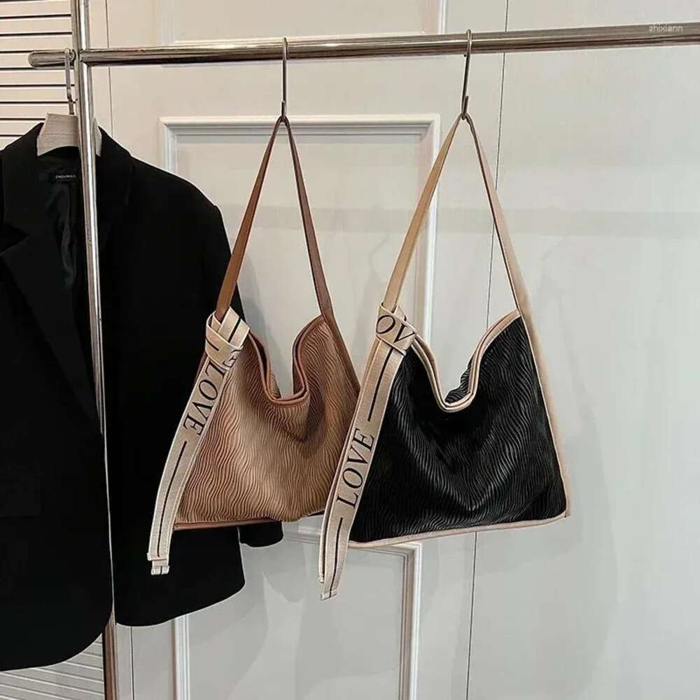 Totes Autumn And Winter Large Capacity Bag For Women 2024 Leisure Commuter Single Shoulder Underarm Soft Face Tote Bucket 6B85 2B07