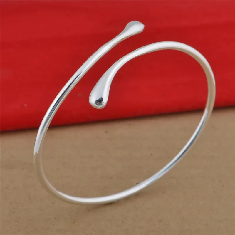 Fashion S925 Silver Needle Earrings Ring Bracelet Set Simple Personality Womens Water Drop Fourpiece Jewelry for Women Gift 241106