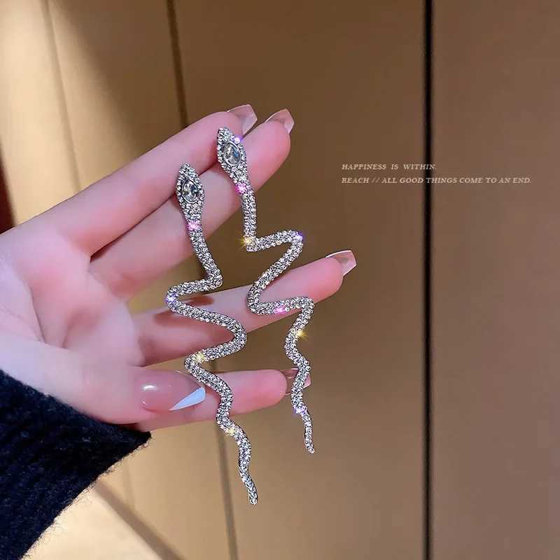 Fashionable retro large snake shaped pendant earrings suitable for girls with retro pendant earrings cute small object earrings jewelry Bijoux gifts X