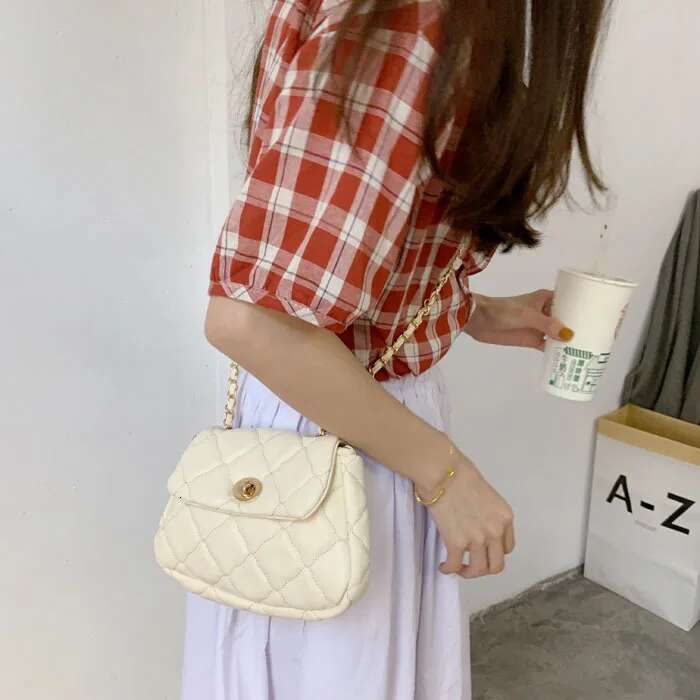 Designer Bag Bag Women's Summer New Retro Versatile One Shoulder Diagonal Straddle Chain Bag Diamond Grid Chain Cloud Bag