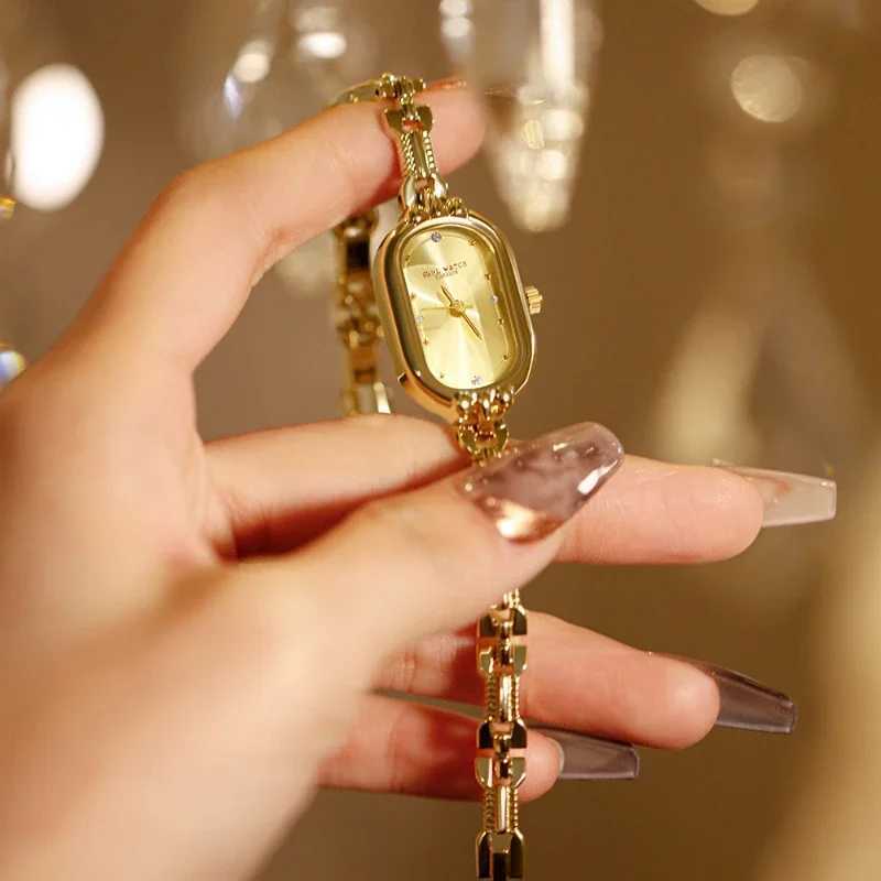 Space and Time Corridor Ancient Bracelet Watch Small Retro Small Gold Watch Oval Light Luxury Literary Fashion Quartz Watch X241106