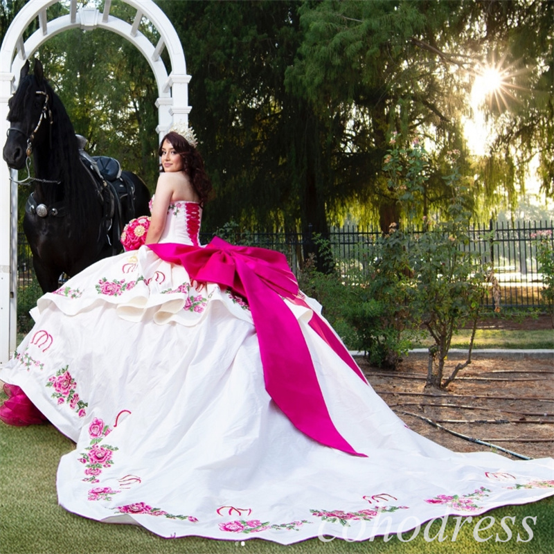 Gorgeous White Charro Quinceanera Dresses Debutante Sweetheart Hot Pink Embroidery Bow Mexican Vestidos De 15 Xv Anos Corset Vestio De Novia Sweet 16 