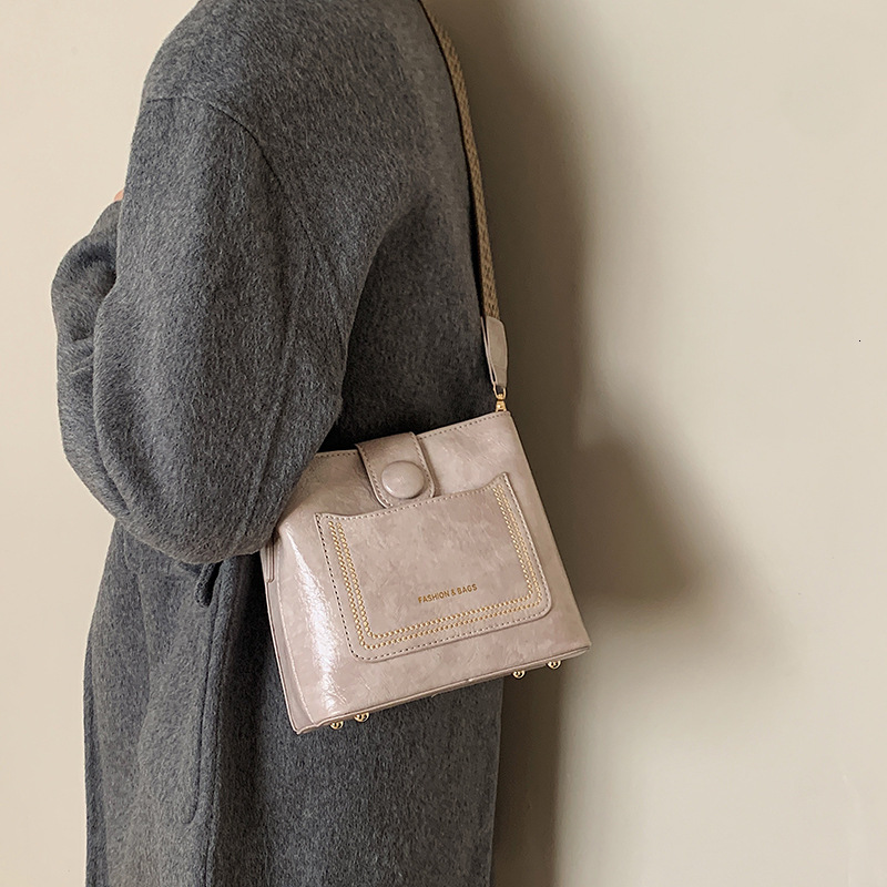 Unique Design With A Sense Of Luxury, 2024 New Versatile And Minimalist Single Shoulder Diagonal Cross Portable Bucket Bag