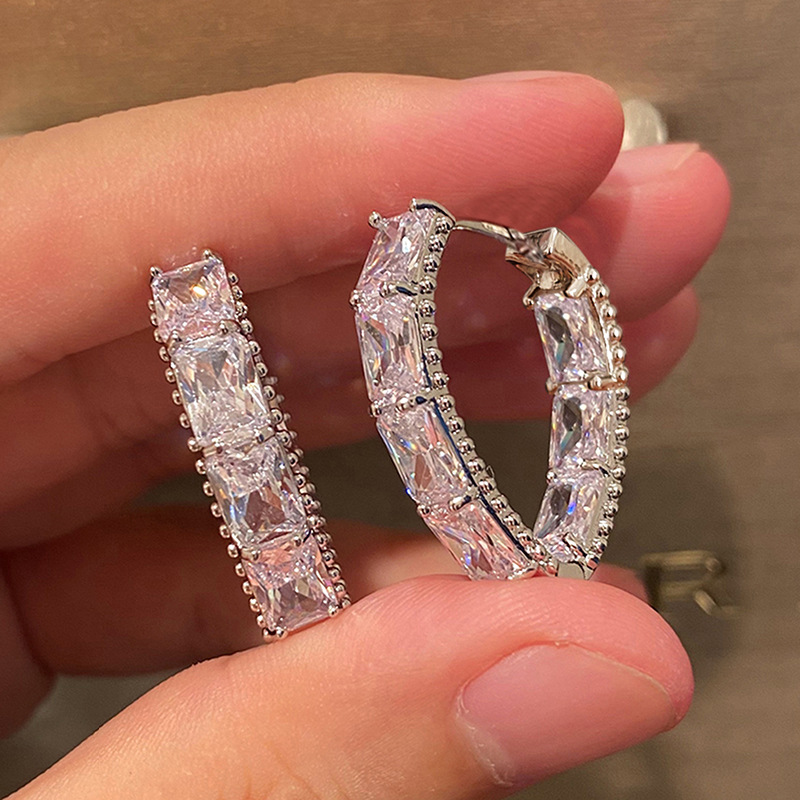 2024 Top Sell Clip Earrings Elegant Luxury Jewelry 925 Sterling Silver Princess Cut White Topaz CZ Diamond Geometric Temperament Party Women Wedding E