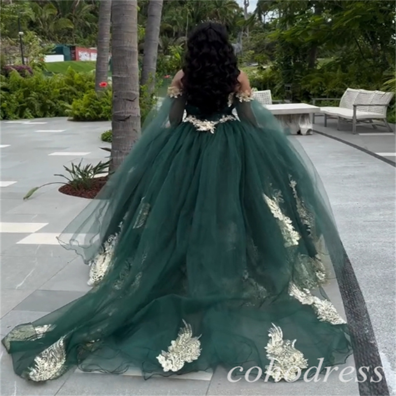 Green And Gold Quinceanera Dresses Debutante Ball Gown Sweetheart Cap Sleeves Vestidos De 15 Xv Anos Appliques Lace Fiften Birthday Party Gowns