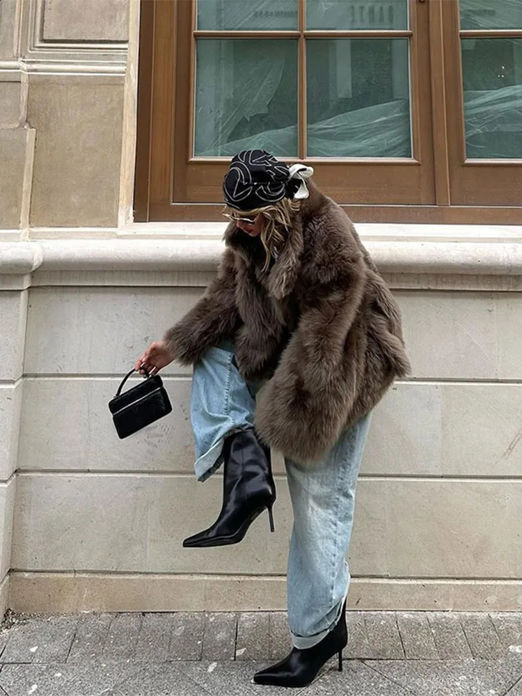 Lapel Brown Women Short Faux Fur Coat ious Fluffy Long Sleeve Warm Jacket Autumn Winter Lady Solid High Street Outwear 241104