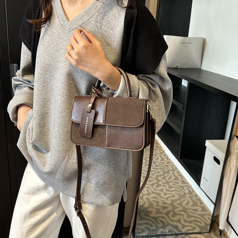 This Year's Popular Women's Designer Autumn And Winter Versatile Matte Shoulder Crossbody Bag Small Square Bag Handbag