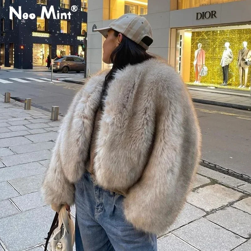 Iconic Street Fashion Week Gardient Cropped Faux Coat Women Winter Cool Fluffy Short Fur Jacket 241106