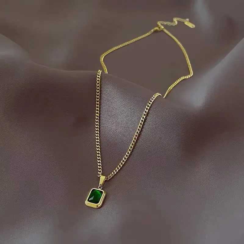 Fashionable retro square green zircon pendant necklace used for charming necklaces girls wedding engagement jewelry gifts X241106