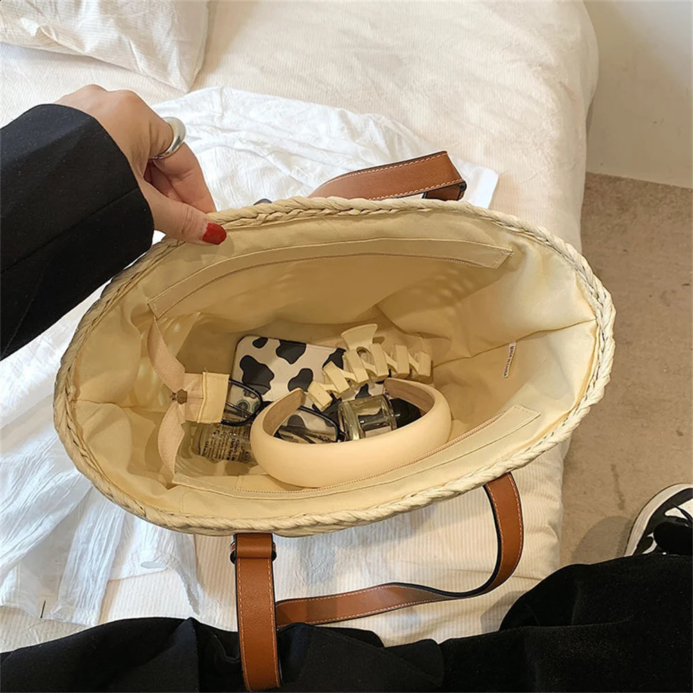 ISKYBOB Summer Hand drawn Grass Beach Womens Handbag Retro Hollow Outer Basket Lattan Handbag Holiday Shoulder Bag 241105