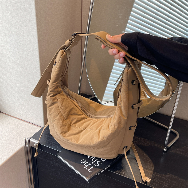 Same Style Couple Nylon Cow Horn Wandering Postman Bun, Dumplings, Shoulder Crossbody Bag, Chest Bag Designer Bags Handbags Women