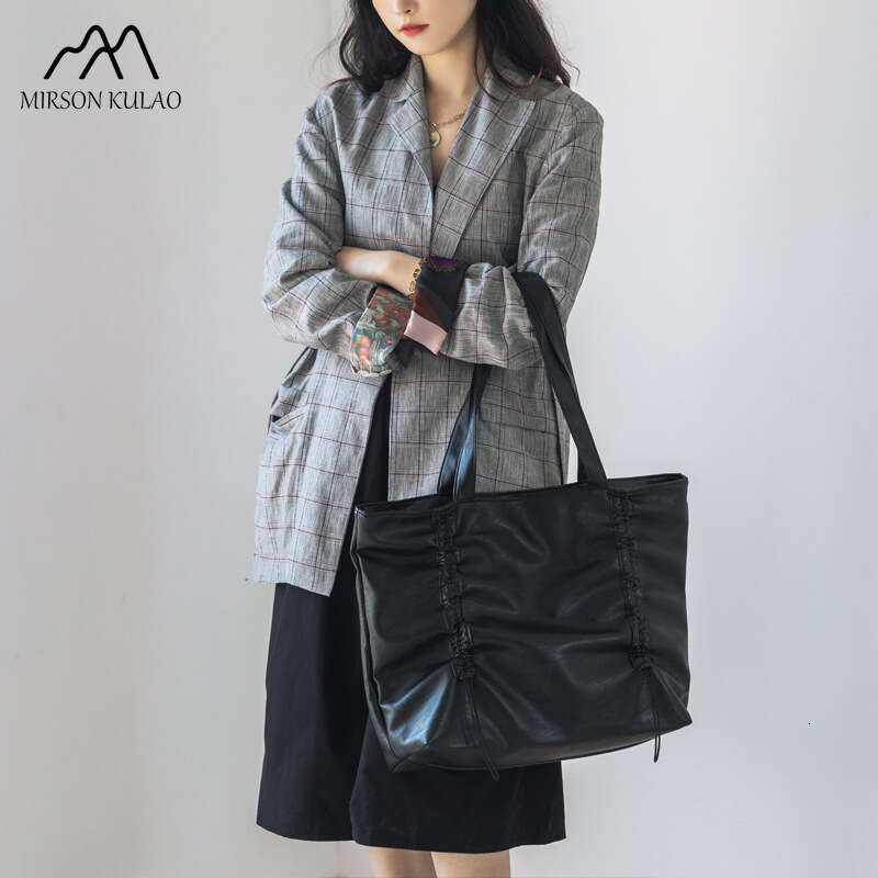 2024 New Fashion College Campus Handbag With Simple Autumn And Winter Folds Large Capacity Shoulder Bag