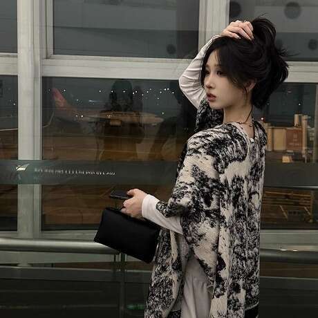 Ink black and white patterned autumn scarf, women's Korean version, versatile, high-end, warm cape shawl