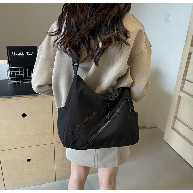 New Nylon Crossbody Versatile Shoulder Large Capacity Lightweight Underarm Bag Female Trend Designer Bags Handbags Women
