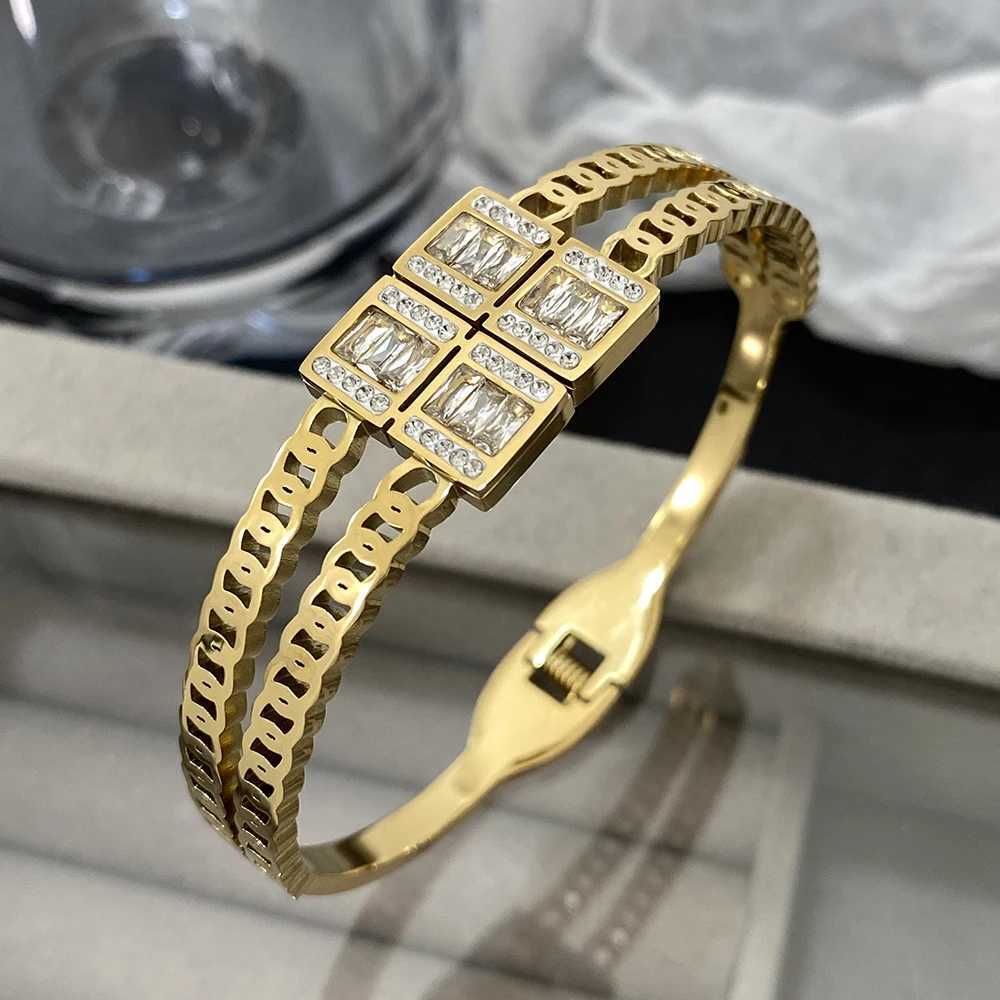 Luxurious square zircon stainless steel cuff bracelet suitable for warm and waterproof Geely gold and silver colored wristband jewelry X241106