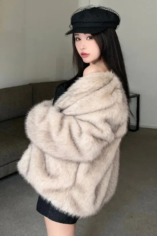 High End Winter Autumn Warm Faux Fur Coats Women Loose Thick Korean Fashion Lady Fox Coat Long Sleeves 241104