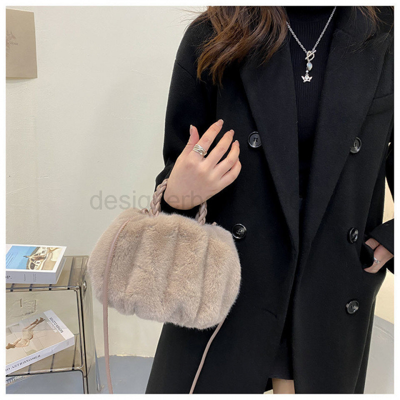 Fashion Classic Bag Designer 10a Top Nikiduncks Woman Handbagevening Bags Fluffy Womens New Style Straddle Handbag Cute Small Winter