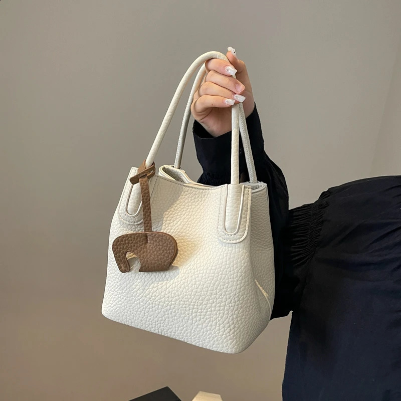 Fashionable and Simple PU Bucket Handbag with Buckle Solid Small Handbag and High Quality Womens Shoulder Bag Classic Style 241105