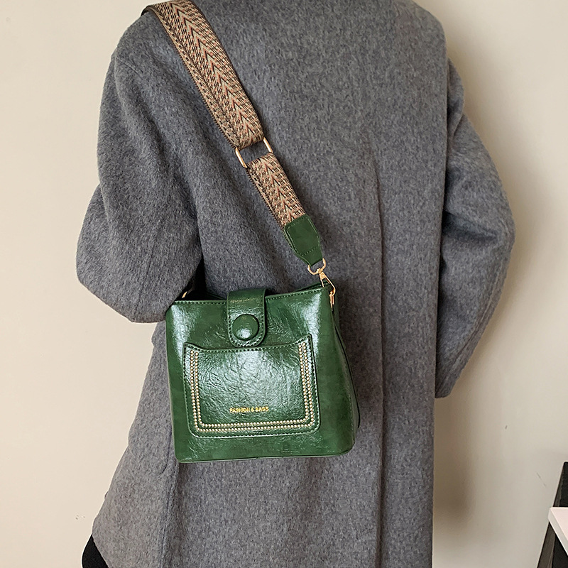 Unique Design With A Sense Of Luxury, 2024 New Versatile And Minimalist Single Shoulder Diagonal Cross Portable Bucket Bag