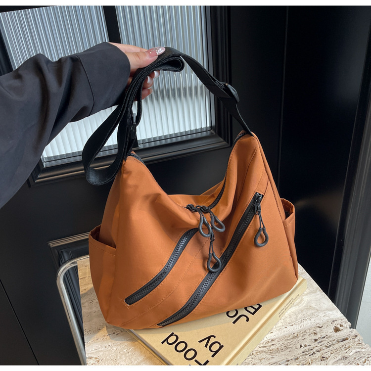 New Nylon Crossbody Versatile Shoulder Large Capacity Lightweight Underarm Bag Female Trend Designer Bags Handbags Women