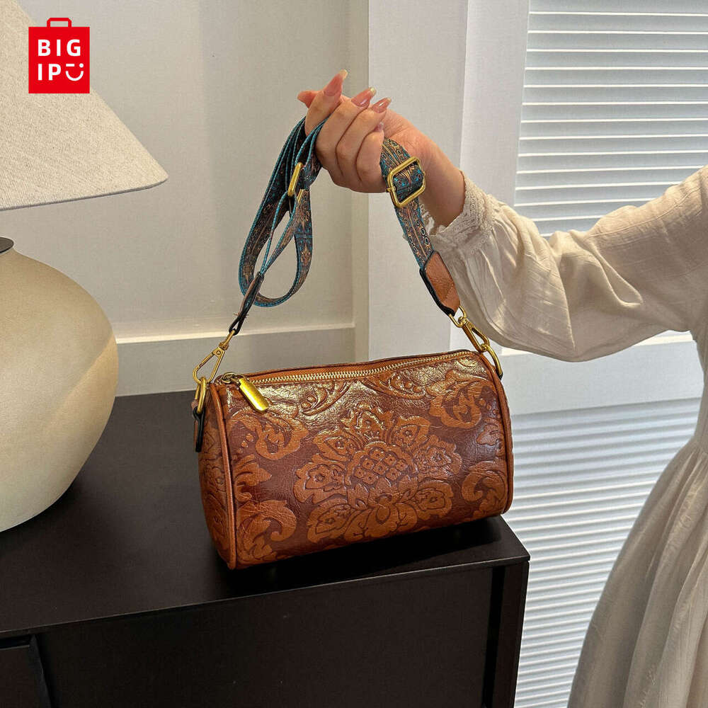 Designer Bag This Is A Super-Fashion Printed Messenger Bag, Printed Simple Solid Color, Suitable For Daily Work And Commuting.