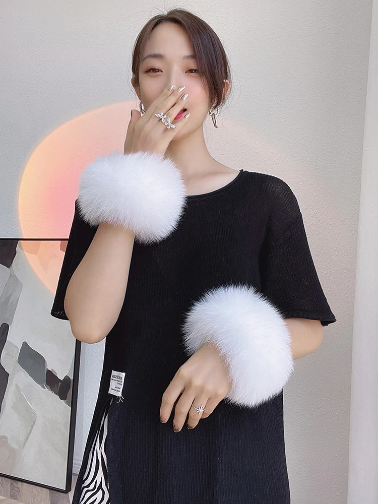 Personalized Packaging Womens Jacket Cuff Bracelet Genuine Fox Fur Buckle 241106