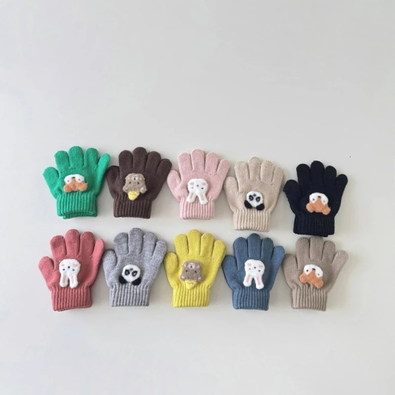 Childrens knitted gloves fashionable gloves soft breathable and warm gloves suitable for neutral from 3 to 6 years old 241106