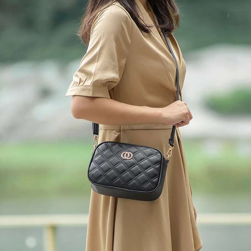 Designer Bag Large Capacity Three Zipper Crossbody Bag, New Fashionable And Simple Diamond Shaped Wave Embroidered Monochrome Camera Bag cf1