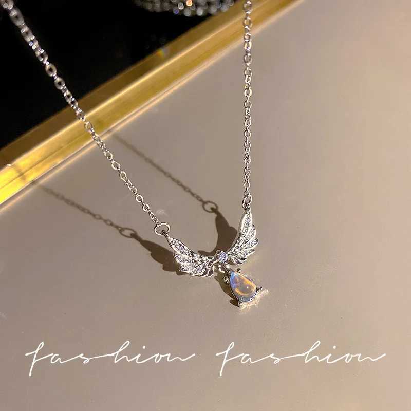 Y2K crystal bow angel wing pendant necklace suitable for warm sweet and cool girls Kravik chain fashionable and aesthetic jewelry accessories X241106