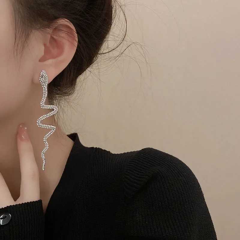 Fashionable retro large snake shaped pendant earrings suitable for girls with retro pendant earrings cute small object earrings jewelry Bijoux gifts X
