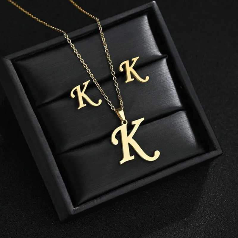 Fashionable stainless steel A-Z letter initial necklace with 26 English letter earrings used for personalized jewelry gifts in text sets X241106