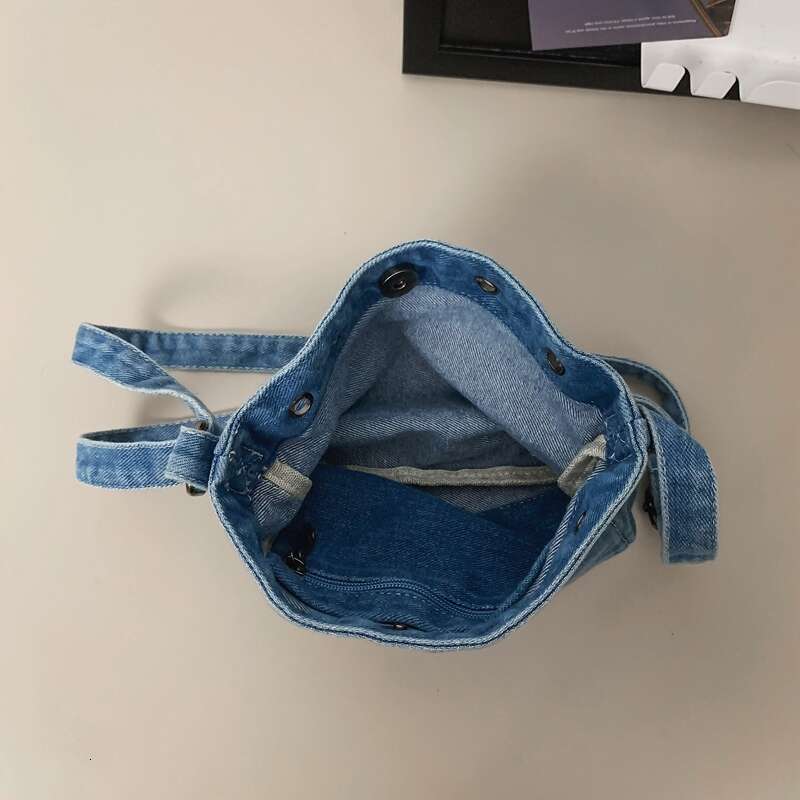Designer Bag 2024 Summer New Denim Canvas Bag Simple Casual Crossbody Bag Mobile Phone Bag Commuter Shoulder Bag