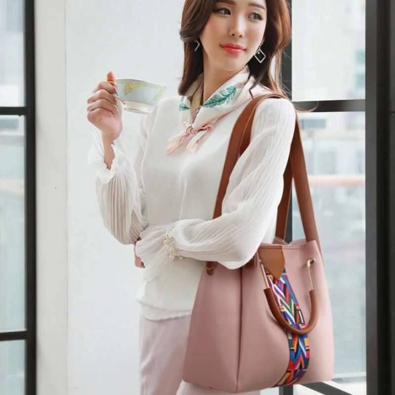 Designer Bag Women's Fashion Four Piece Set Mother Bag Trendy Handheld One Shoulder Crossbody Bag Water Bucket Bag Multi Piece Set Bag