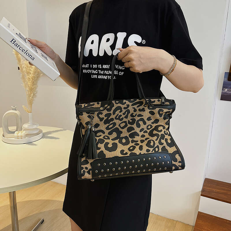 Designer Bag Fashion Leopard Pattern Shoulder Bag For Women 2024 Retro Rivet Handbags Designer Leather Ladies Crossbody Bag Large Canvas Tote