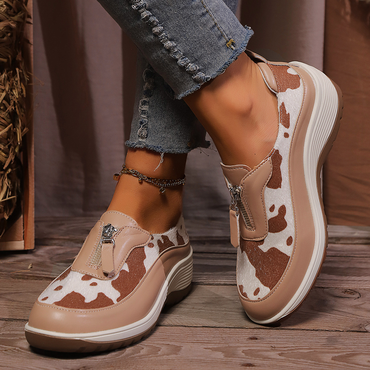 2024 plus size sports and leisure single shoes for women, autumn new style, flat bottomed round toe sloping heel, one foot kick