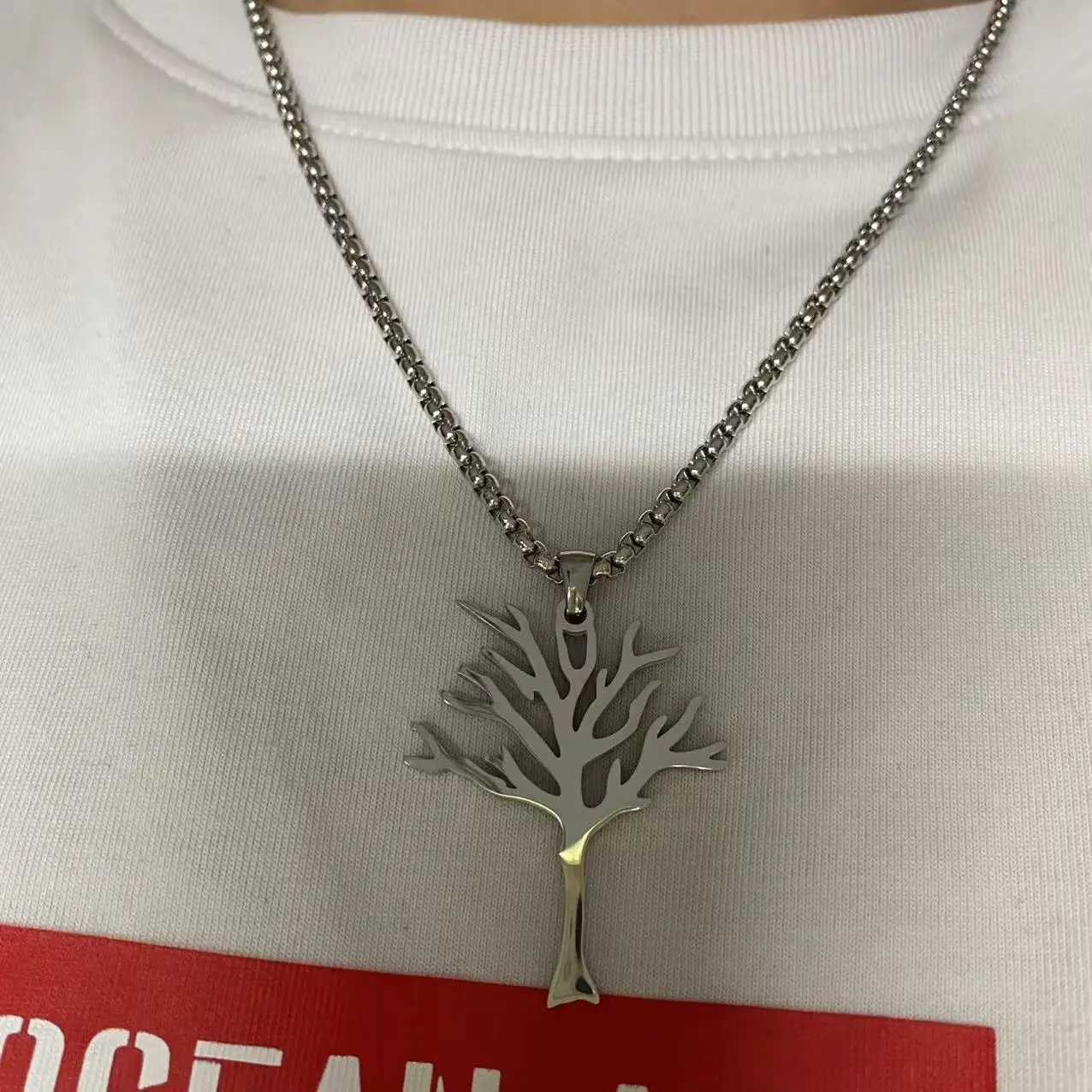 Hip hop style stainless steel Tree of Life high-quality personalized high-end pendant necklace suitable for men and jewelry accessories X241106